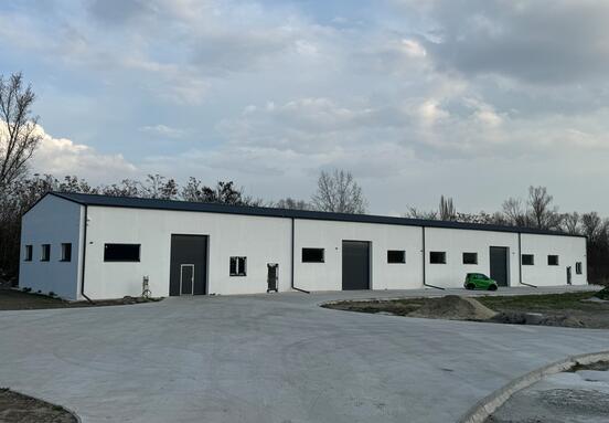 Skladový priestor až 770 m² s kanceláriami – výška stropu 5,1 m – Komárno – Harčáš