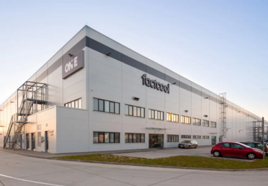 Presun fulfillmentu Factcoolu: Plán na optimalizáciu nákladov na sklad a logistiku