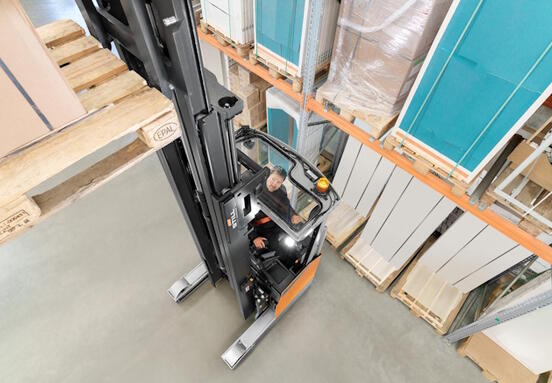 Odomknite potenciál skladu: STILL FXR 14C-16C optimalizuje kompaktné skladovanie