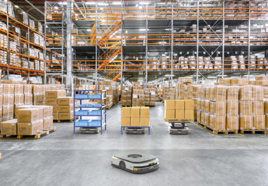 Slovenské trendy v e-commerce: Čo to znamená pre vaše potreby skladových a kancelárskych priestorov