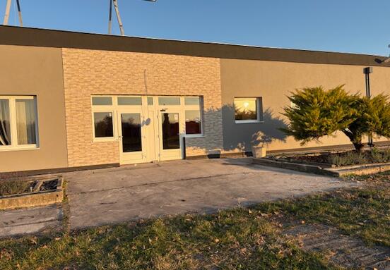 Prenájom haly – 500 až 1200 m² v zrekonštruovanej budove v Mliečanoch, Dunajská Streda