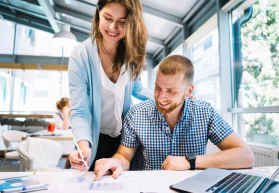 Vyvíjajúca sa pracovná sila na Slovensku: Kľúčové poznatky pre firmy pri výbere kancelárskych a skladových priestorov