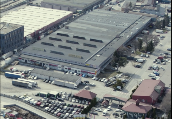 VÝROBNÉ HALY A SKLADY – PRENÁJOM SKLADOVÝCH A VÝROBNÝCH PRIESTOROV S KANCELÁRIAMI | 3 251 m² | TOP DOSTUPNOSŤ PRE KAMIÓNY